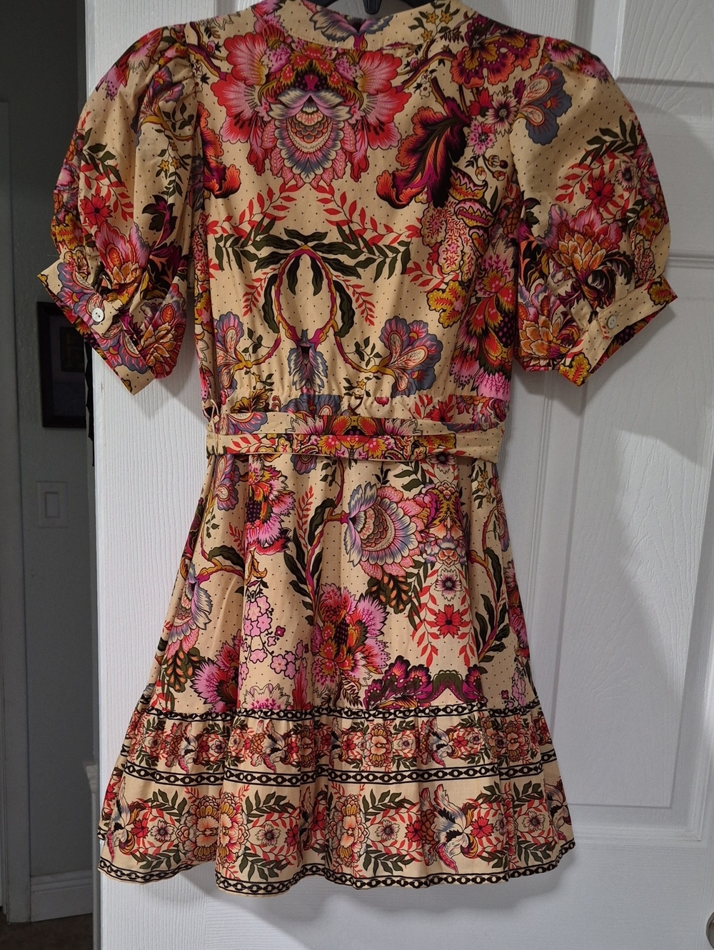 NWT A LOVES A Floral Bubble Tie-Waist Puff Sleeve Dress in Beige and Pink, Large - Picture 4 of 9